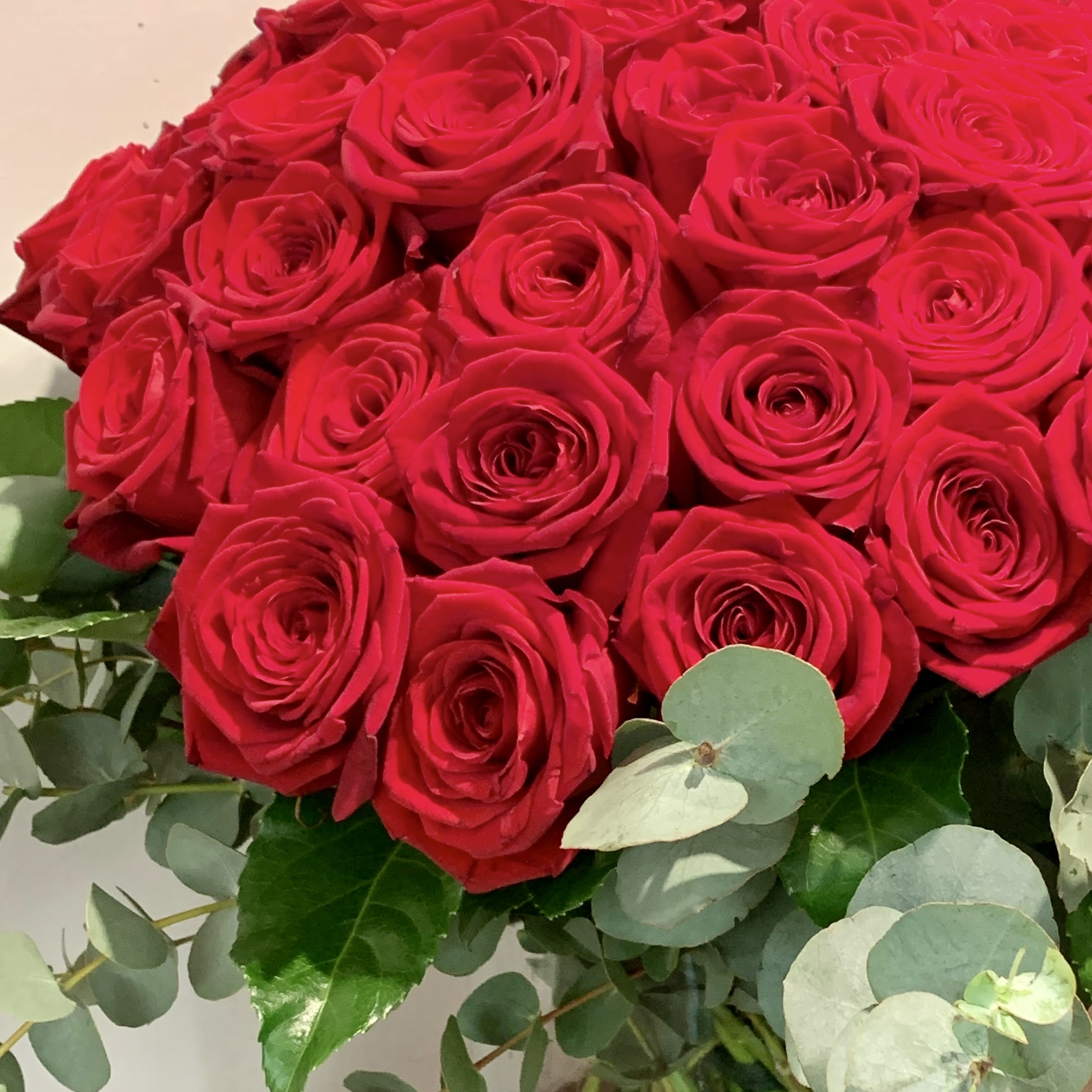 50 or 100 Valentine's Red Roses In Glass Vase - View 3